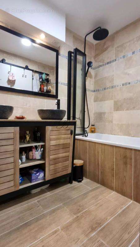 Appartement à MARSEILLE-2E