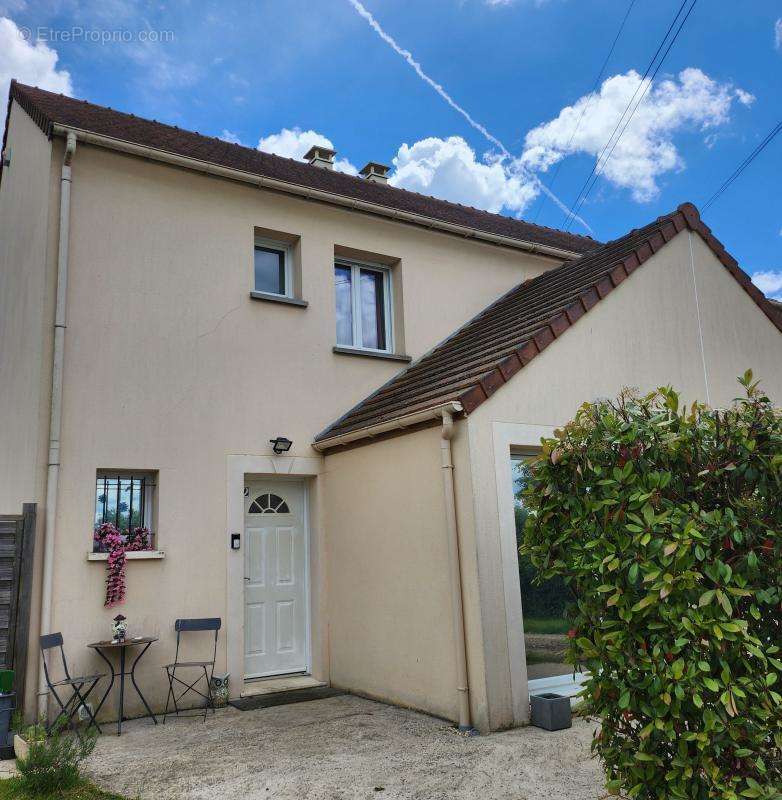 Maison à SAINT-GERMAIN-LES-ARPAJON