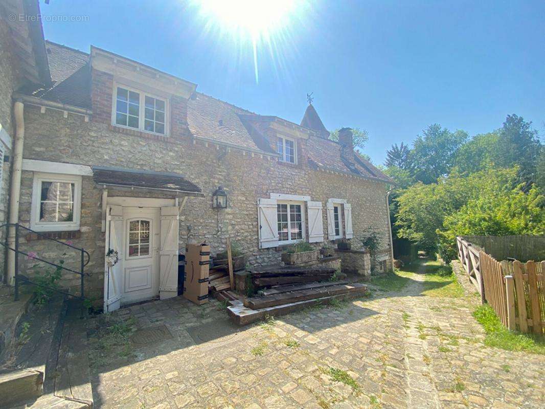 Appartement à FONTAINE-LA-RIVIERE