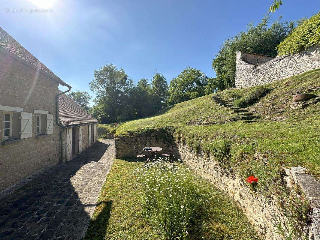 Maison à CHALOU-MOULINEUX