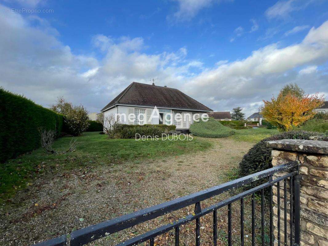 Maison à DAMIGNY