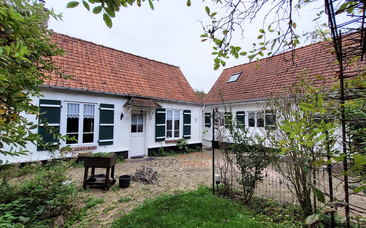 Maison à LA MADELAINE-SOUS-MONTREUIL