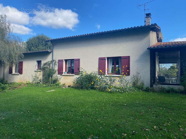 Maison à GRUN-BORDAS