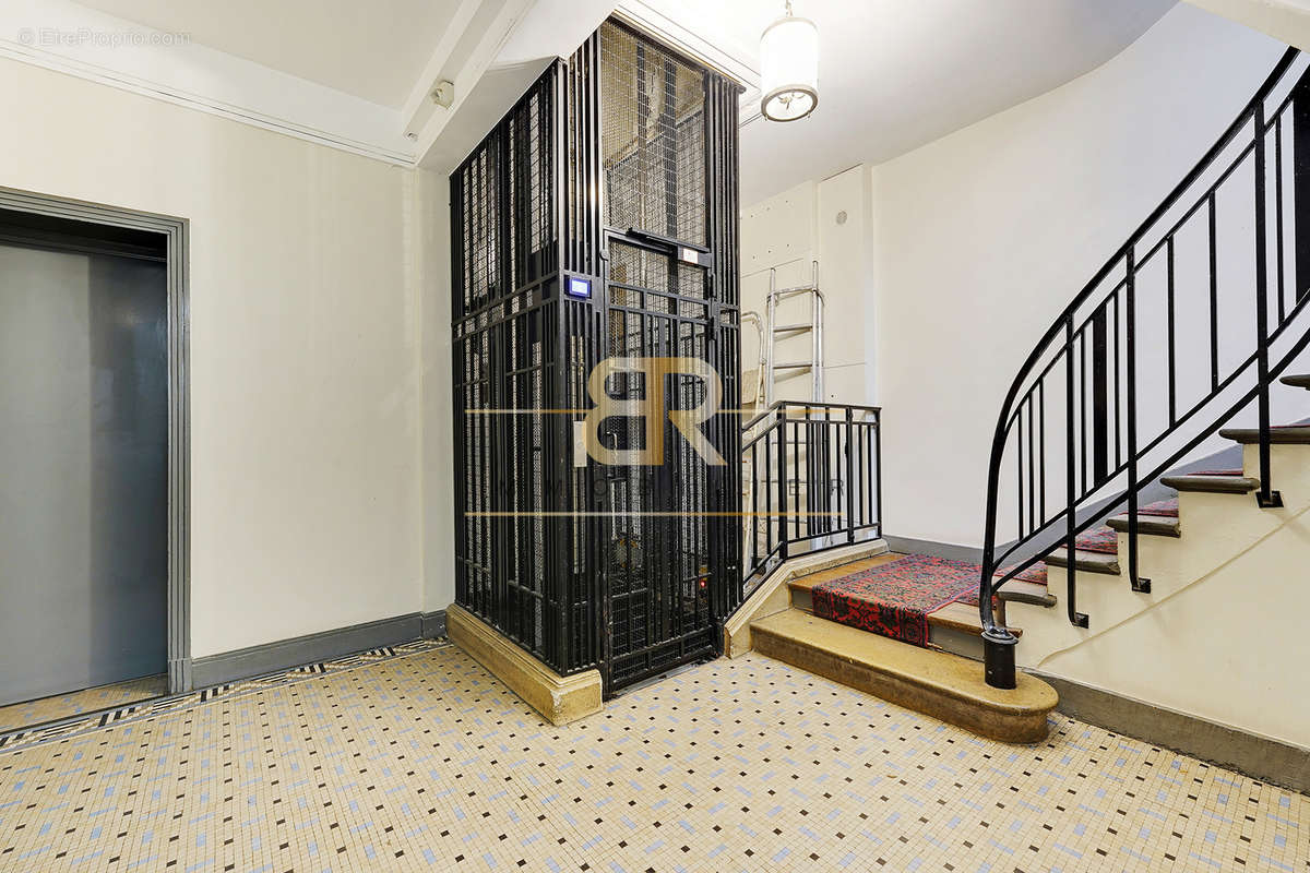 Appartement à PARIS-8E