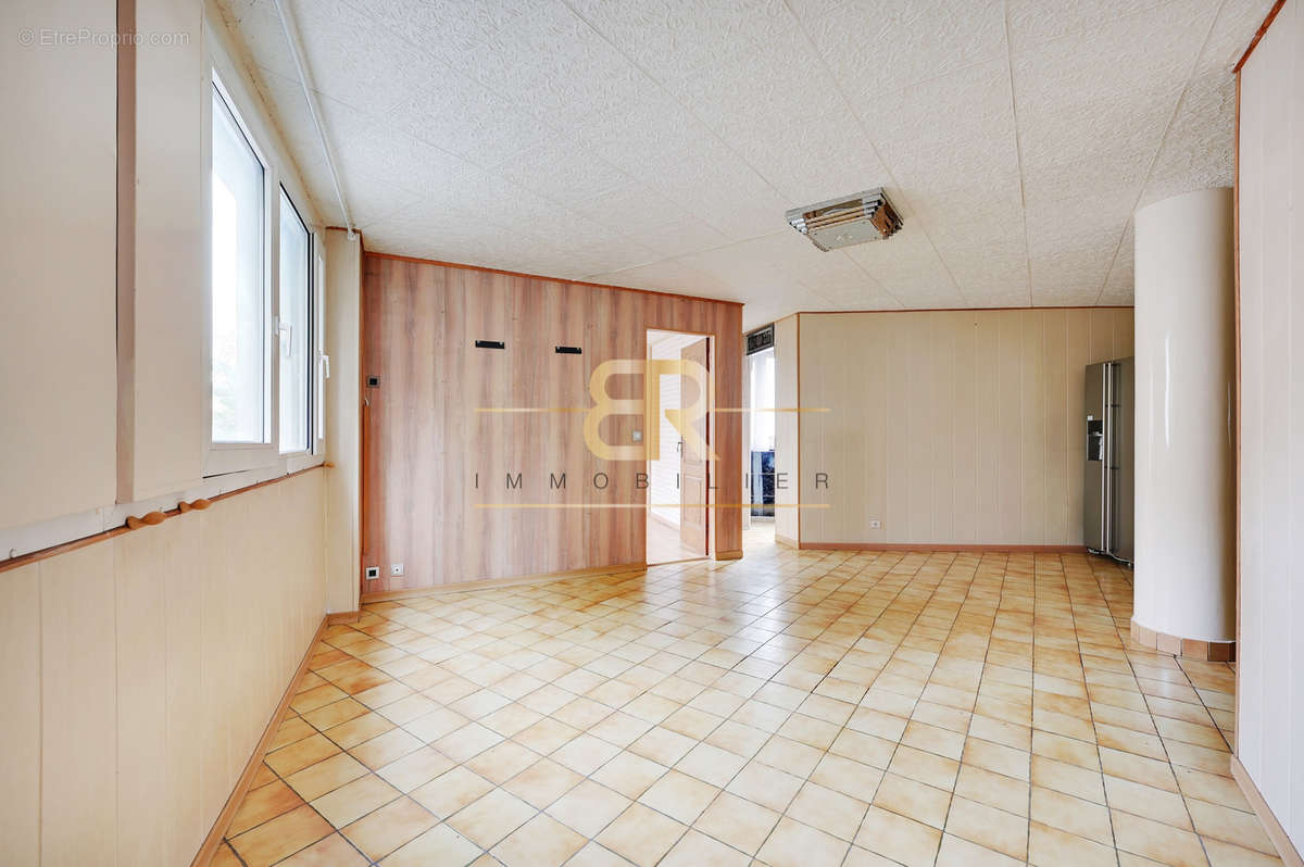 Appartement à AUBERVILLIERS