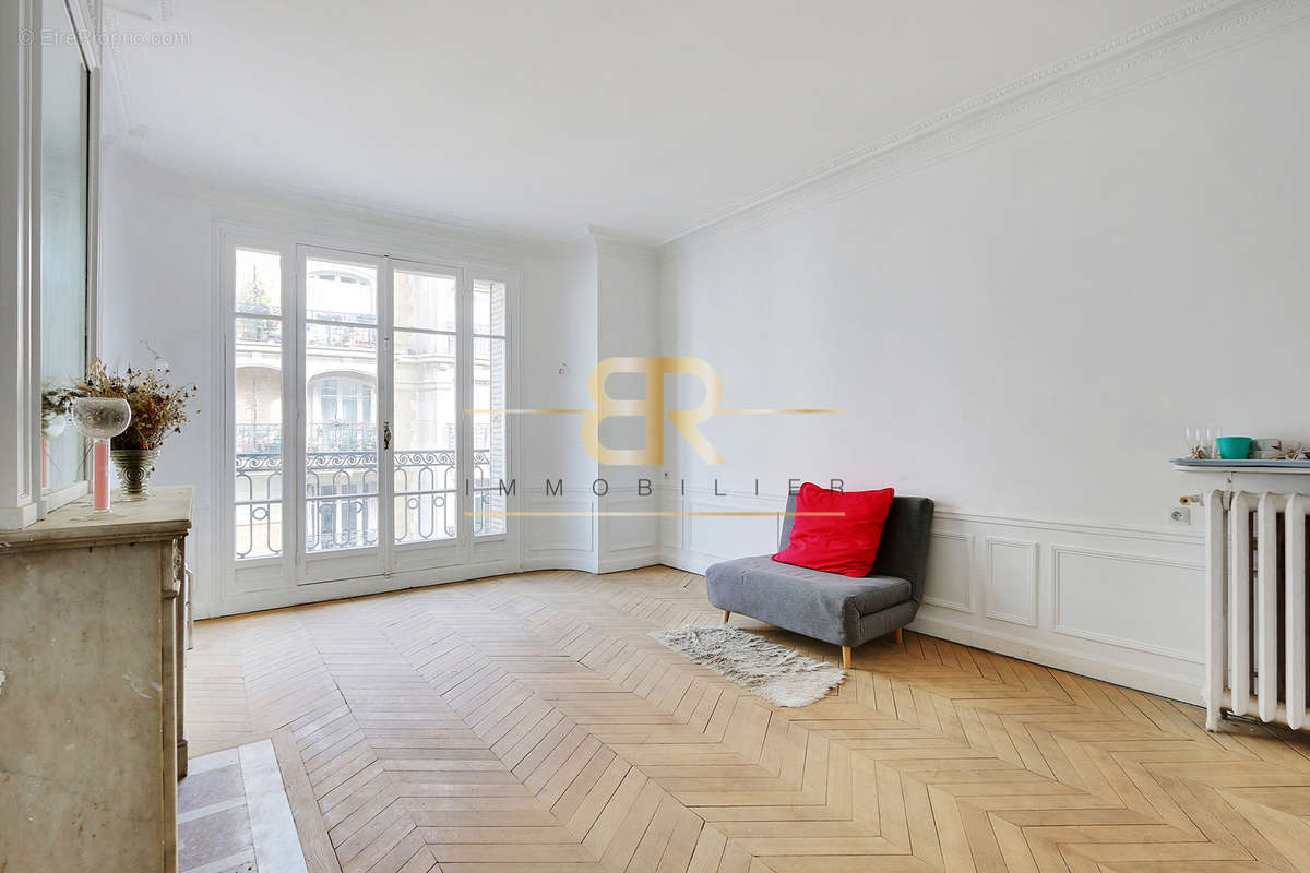 Appartement à PARIS-17E