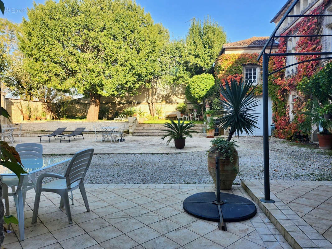 Maison à CHATEAUNEUF-SUR-CHARENTE