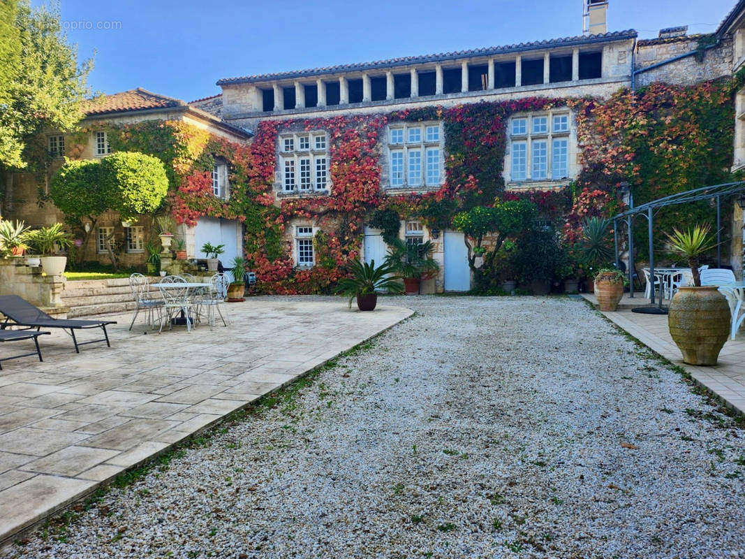 Maison à CHATEAUNEUF-SUR-CHARENTE