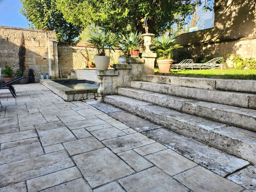 Maison à CHATEAUNEUF-SUR-CHARENTE