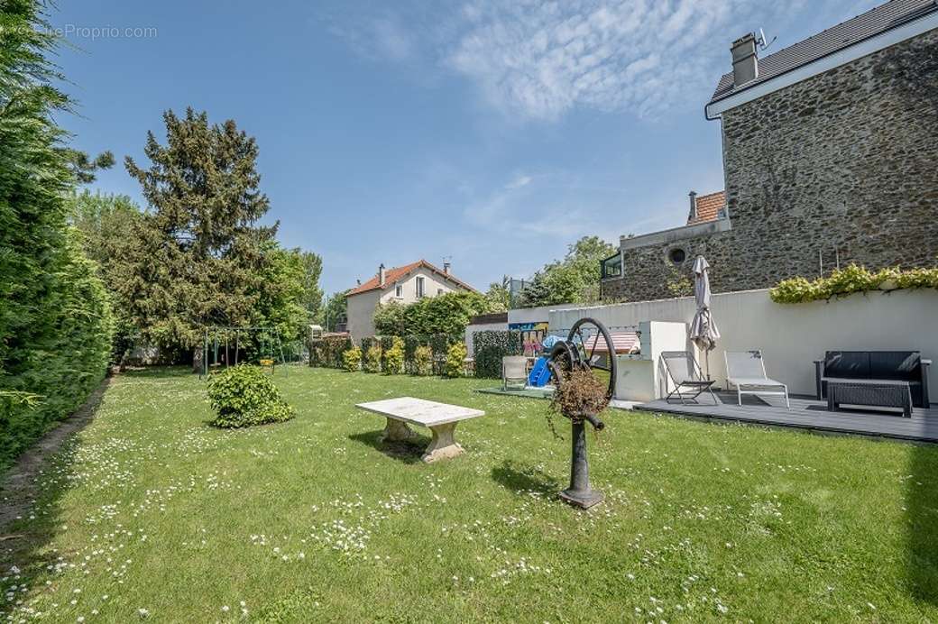 Maison à LE PERREUX-SUR-MARNE