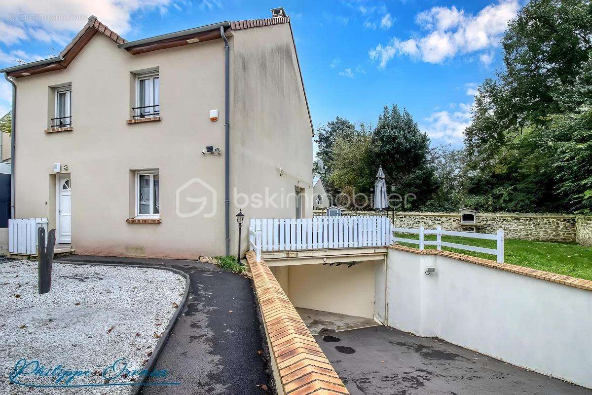 Maison à LOUVRES