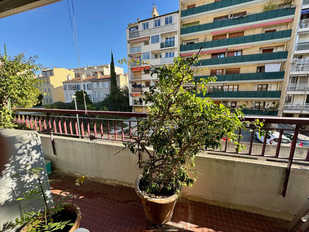 Appartement à MARSEILLE-4E