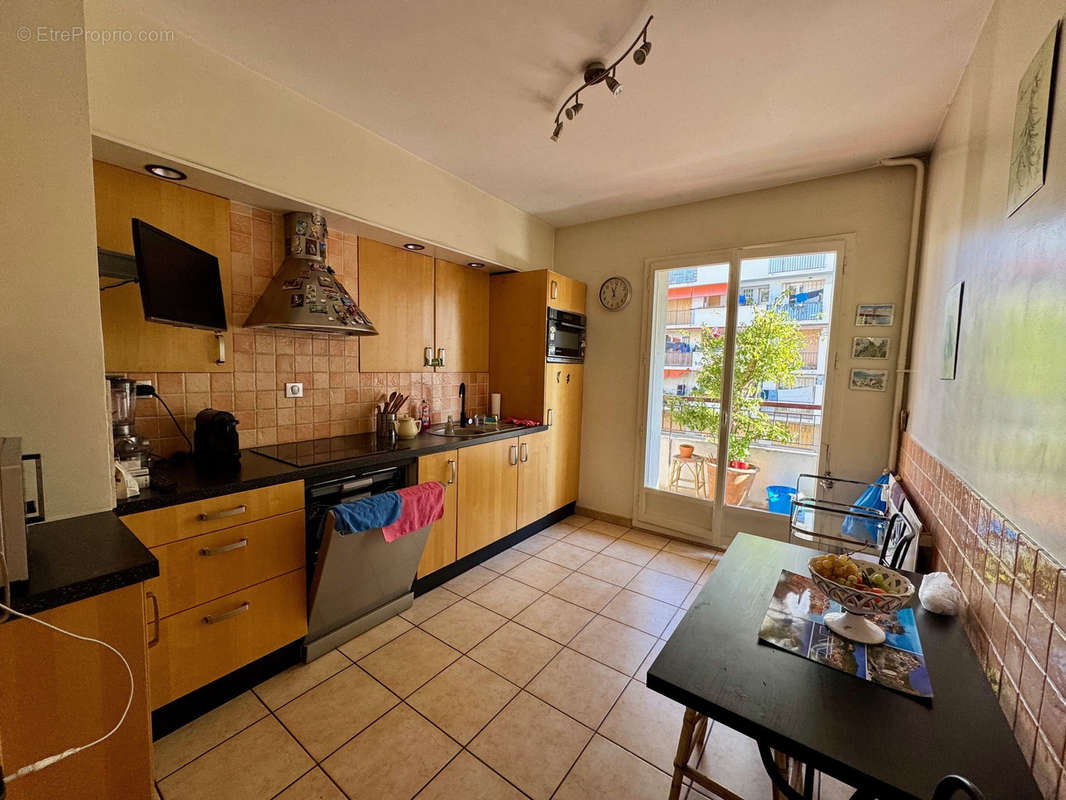 Appartement à MARSEILLE-4E