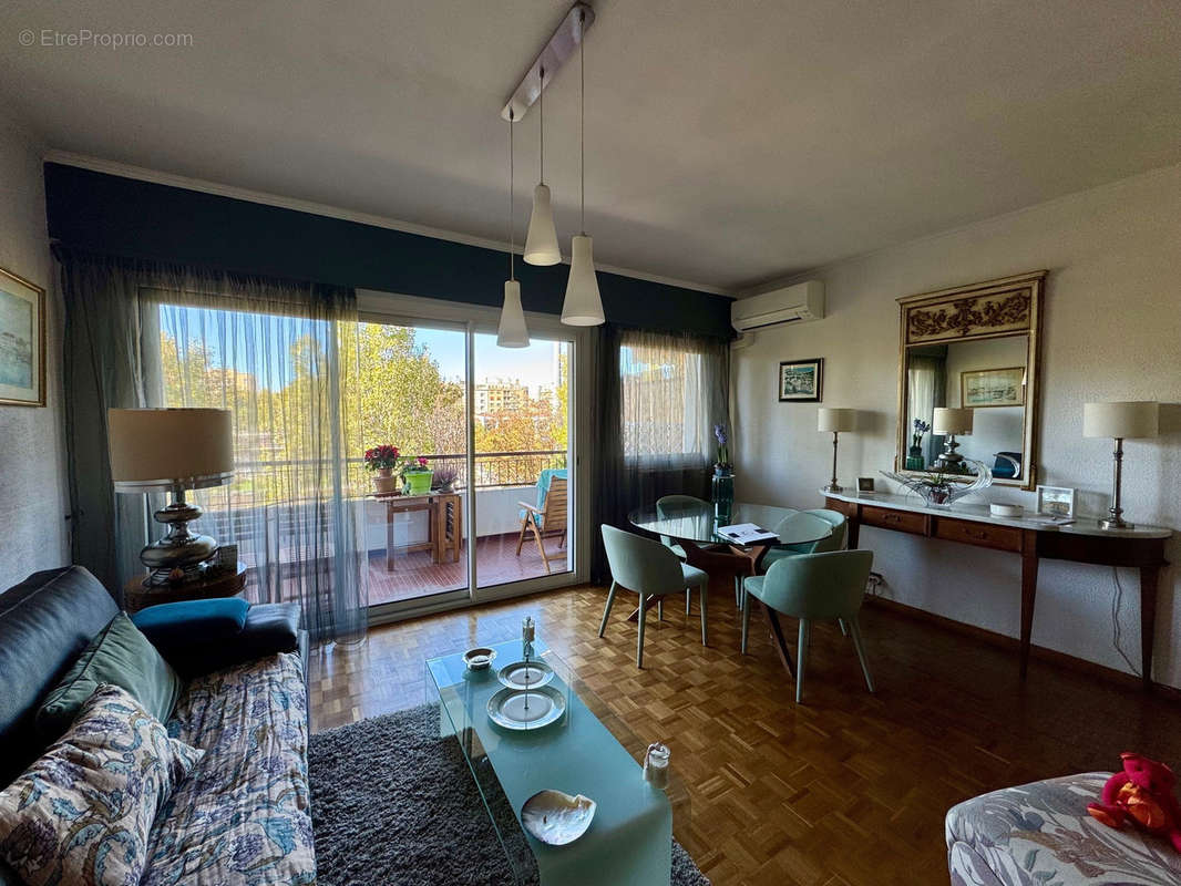 Appartement à MARSEILLE-4E