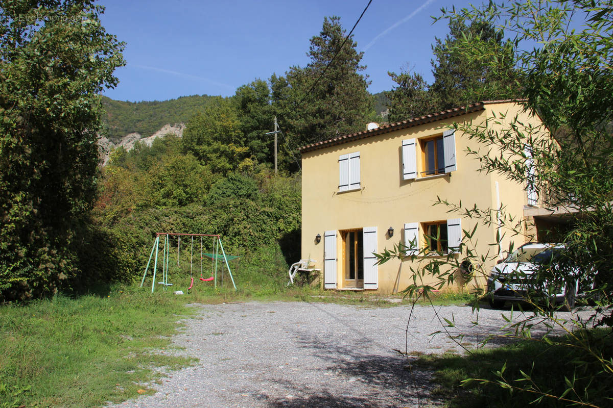 Maison à PUGET-THENIERS