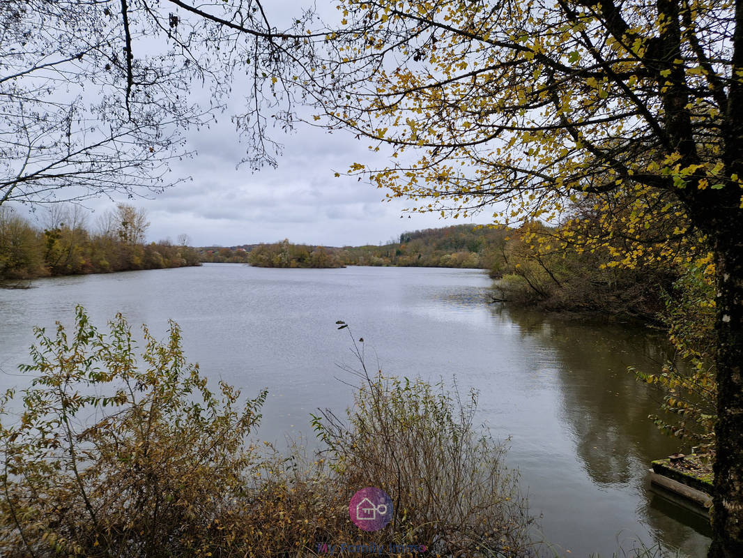 Terrain à TRAVES