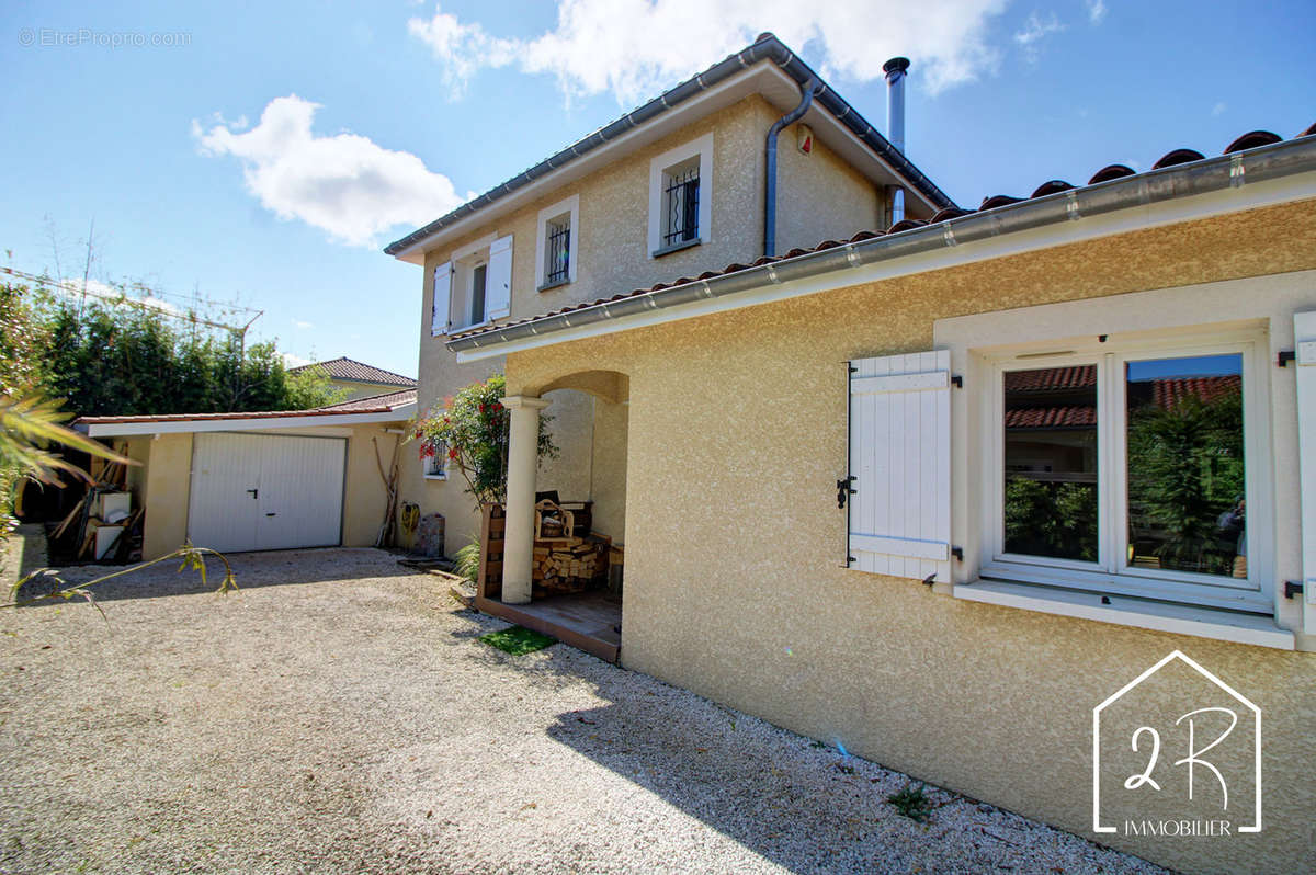 Maison à SAINT-PIERRE-DE-CHANDIEU