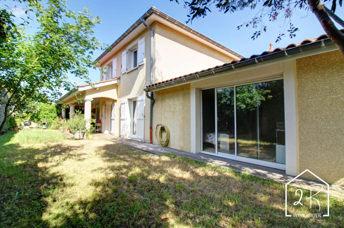 Maison à SAINT-PIERRE-DE-CHANDIEU