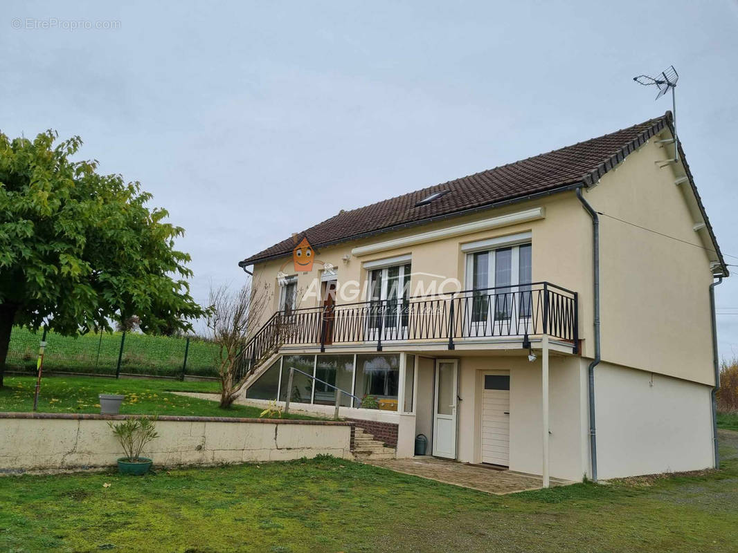 Maison à SAINT-CALAIS