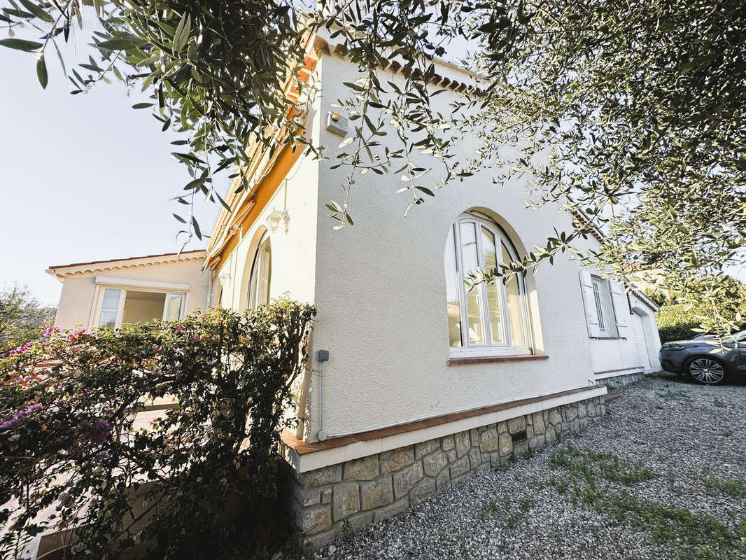 Maison à LA ROQUETTE-SUR-SIAGNE