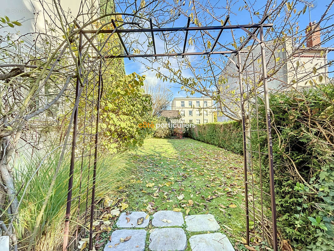 Appartement à SAINT-MAUR-DES-FOSSES