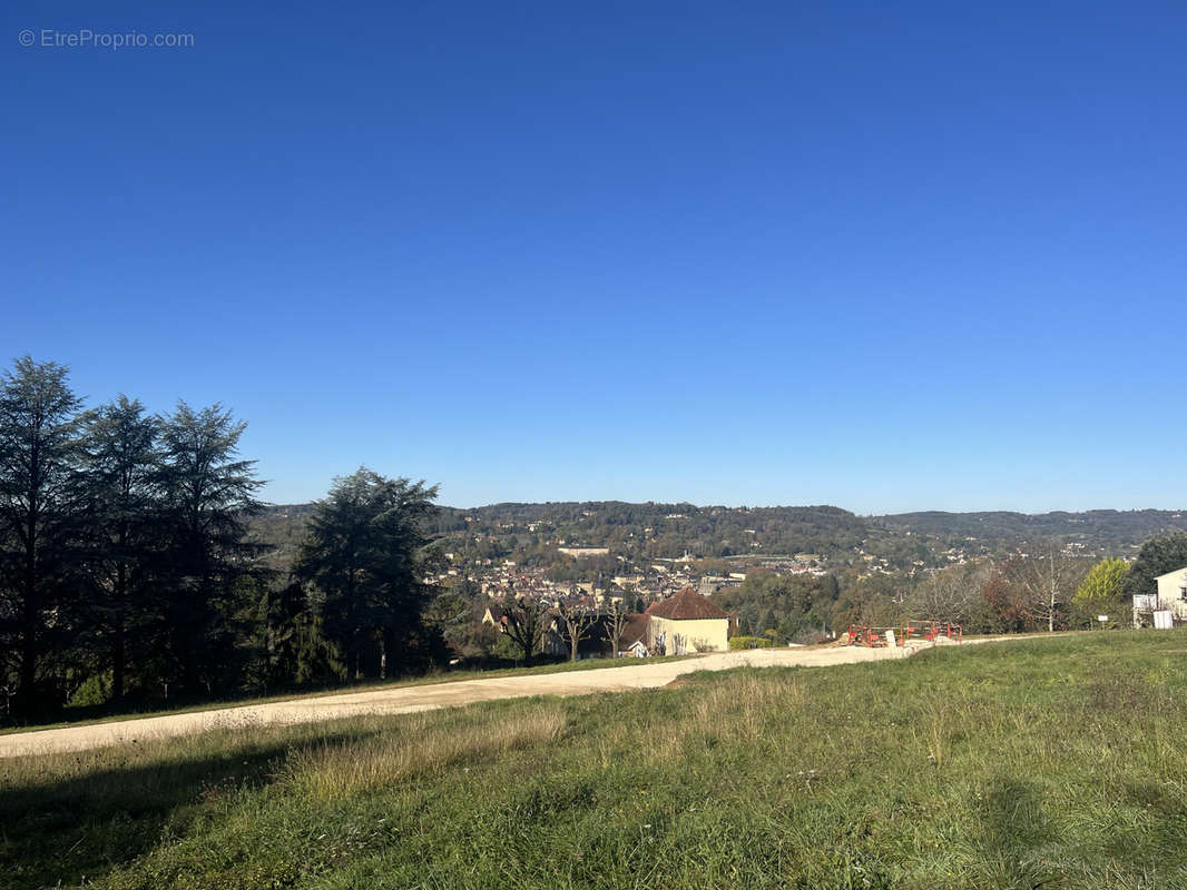 Terrain à SARLAT-LA-CANEDA