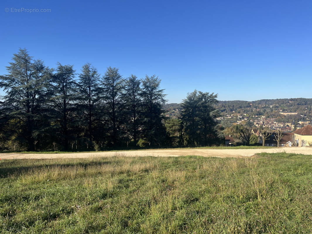 Terrain à SARLAT-LA-CANEDA