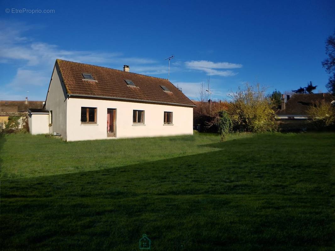 Maison à FONTAINE-SOUS-JOUY