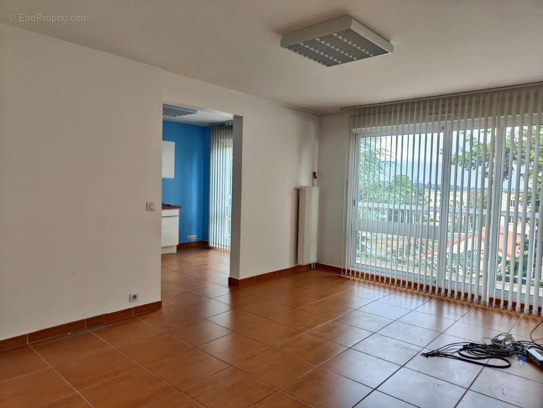 SALON DONNANT SUR BALCON - Appartement à ERMONT