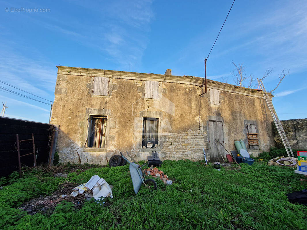 Maison à SAINT-CREPIN