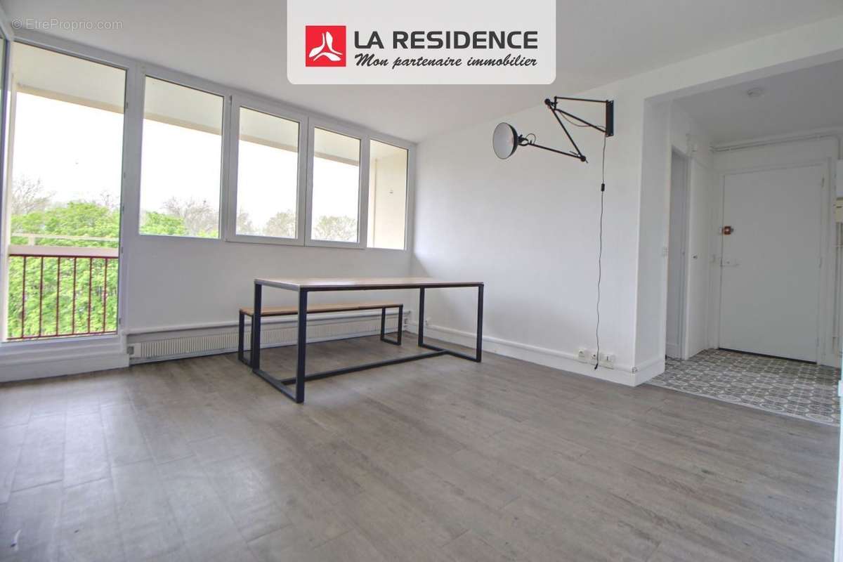 Appartement à VERNEUIL-SUR-SEINE