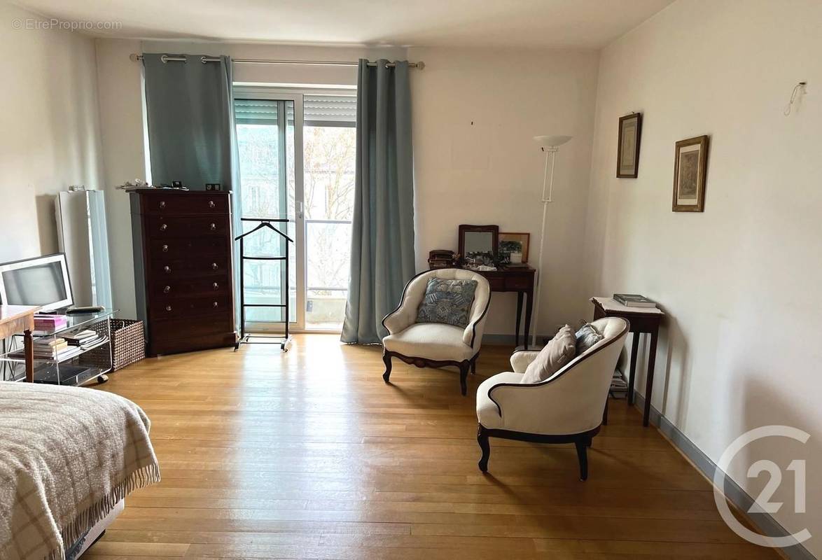 Appartement à NEUILLY-SUR-SEINE