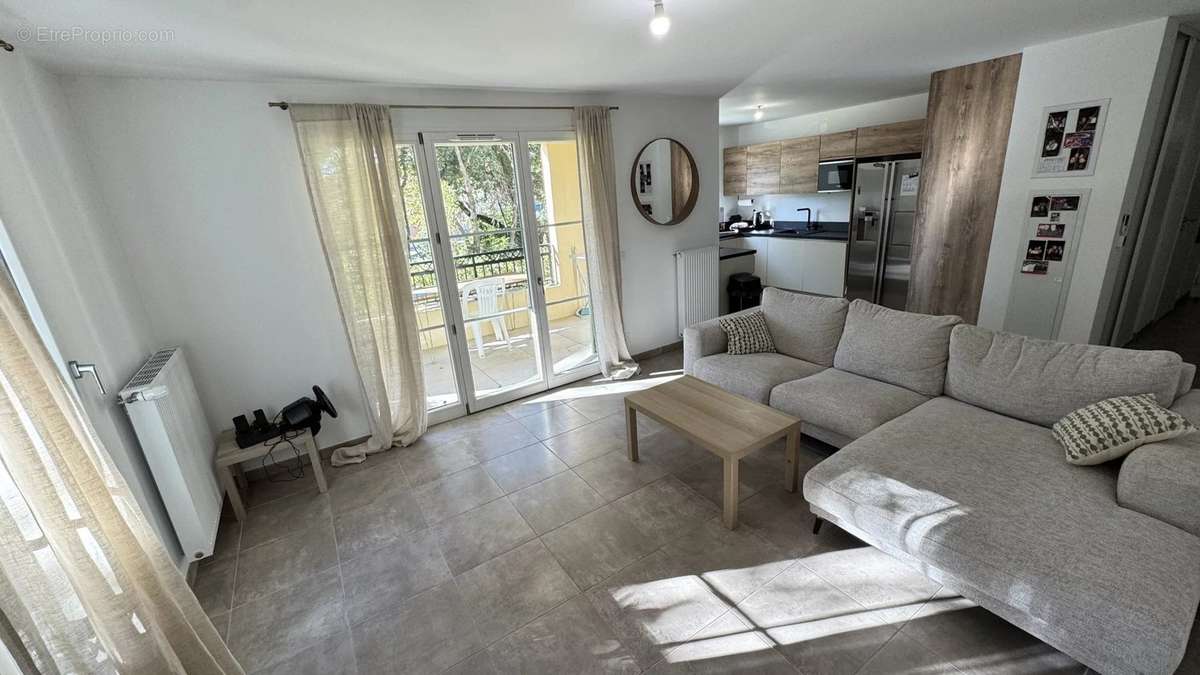 Appartement à ROQUEFORT-LES-PINS