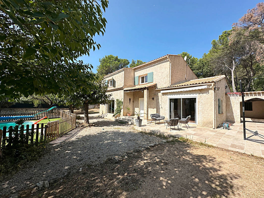 Maison à LE PUY-SAINTE-REPARADE