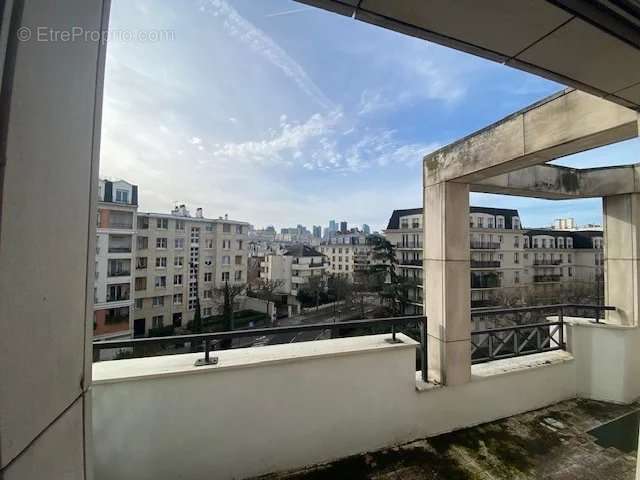 Appartement à LA GARENNE-COLOMBES