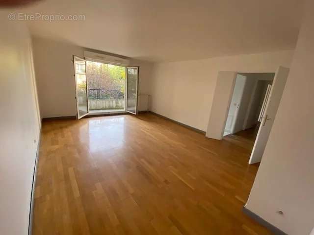 Appartement à LA GARENNE-COLOMBES