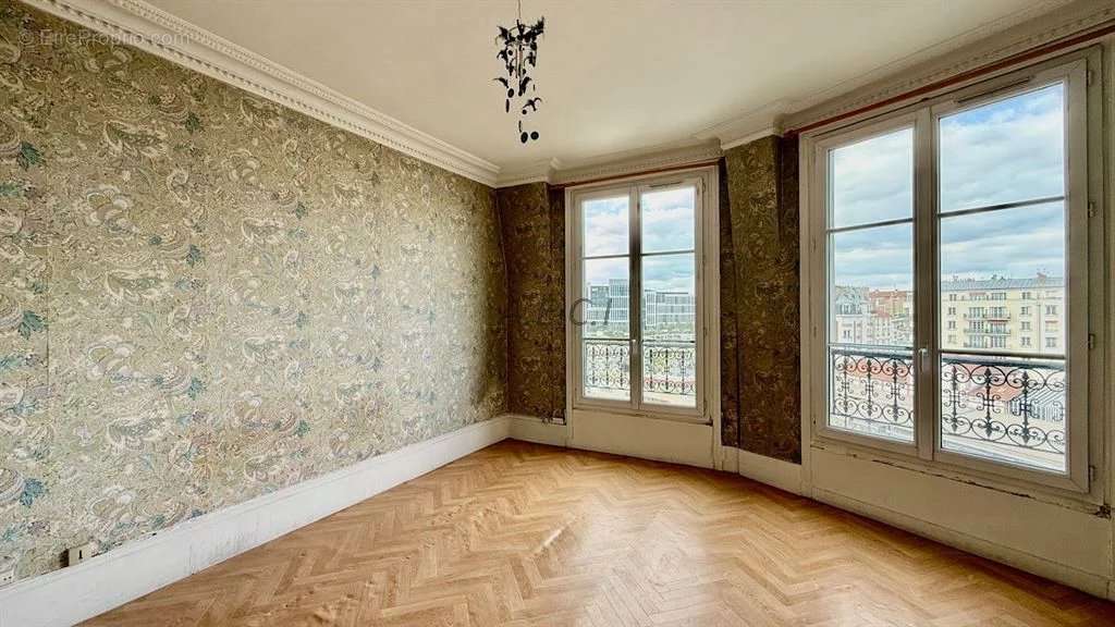 Appartement à COURBEVOIE