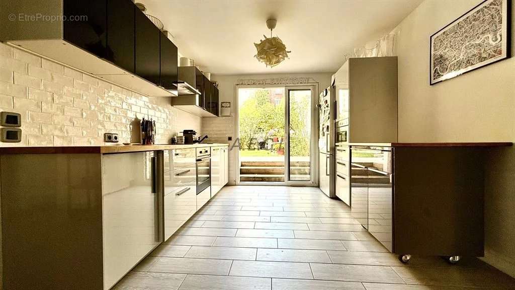 Appartement à ASNIERES-SUR-SEINE