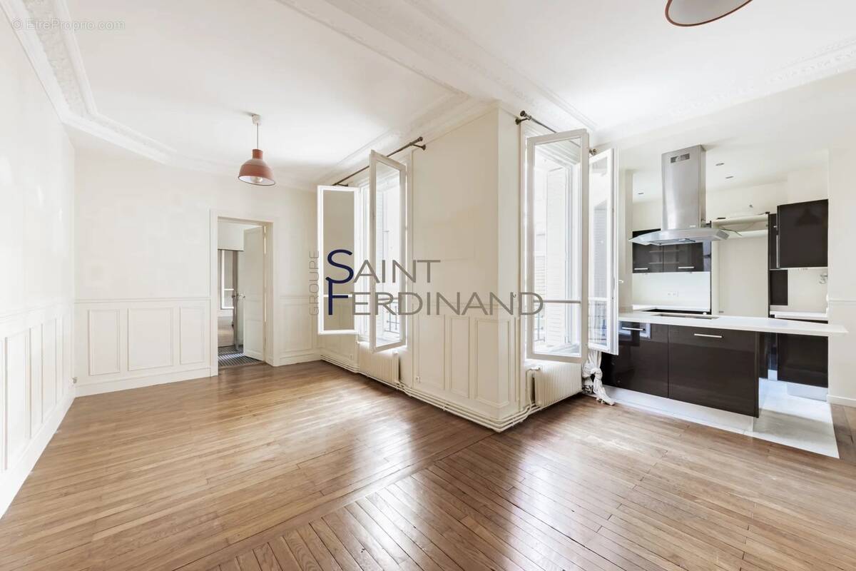 Appartement à PARIS-17E