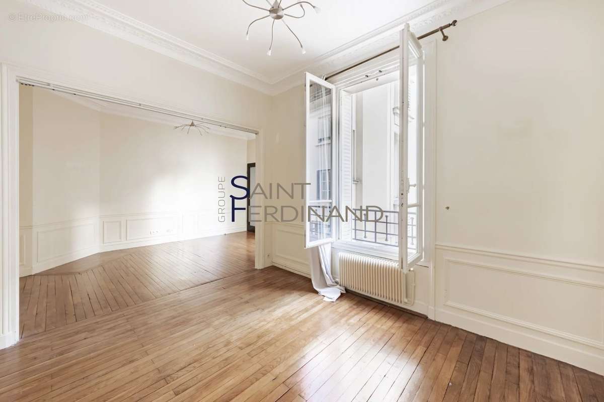 Appartement à PARIS-17E