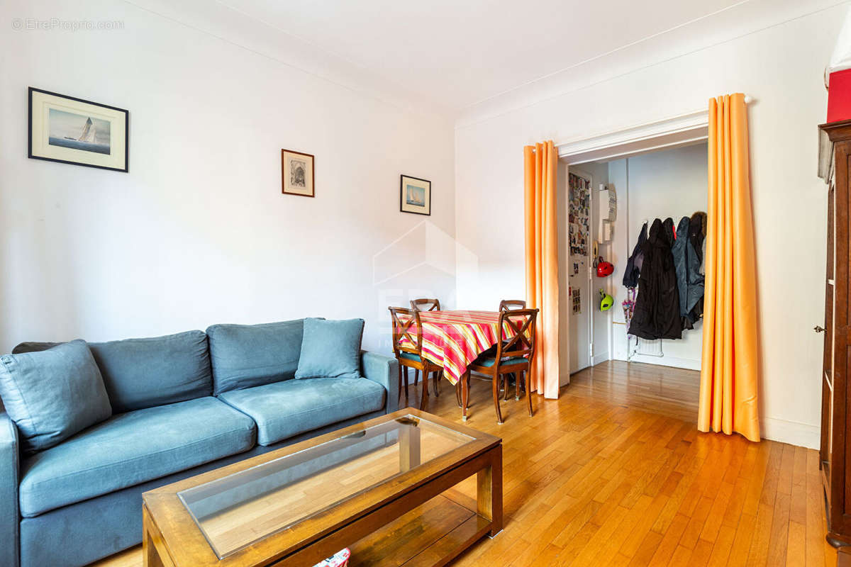 Appartement à COURBEVOIE