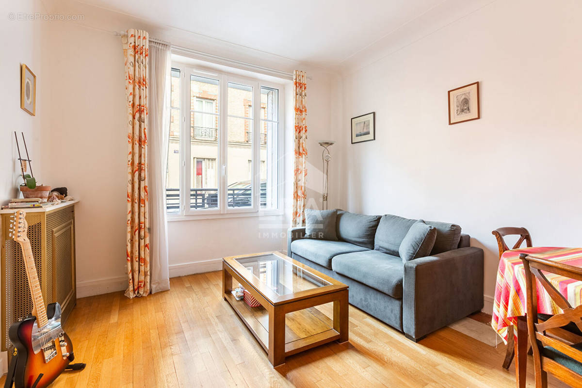 Appartement à COURBEVOIE