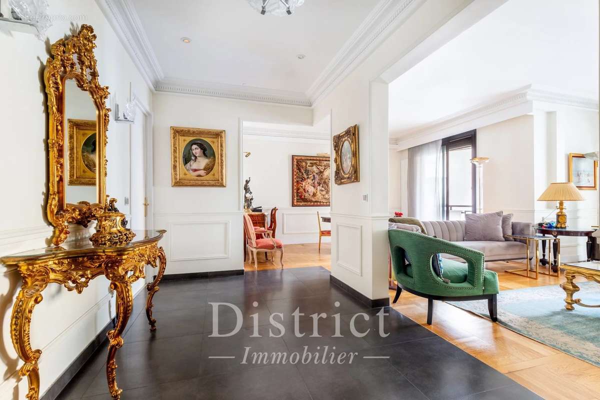 Appartement à PARIS-16E