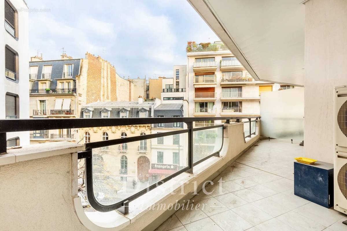 Appartement à PARIS-16E