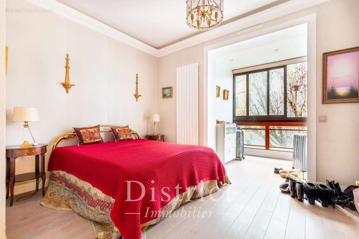 Appartement à PARIS-16E