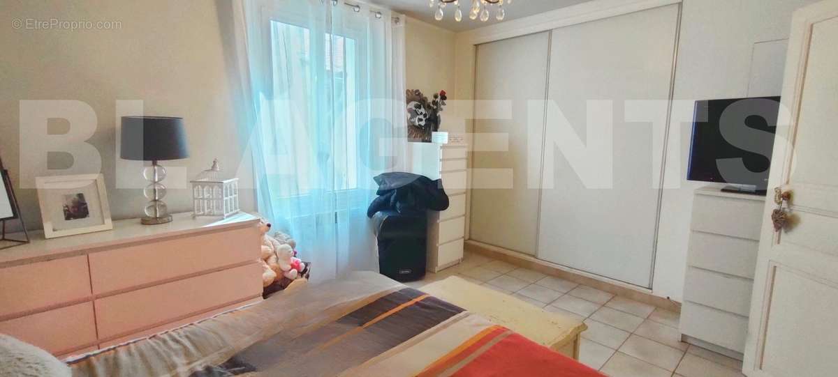 d65e153f-ea9e-4a07-a477-e9705a97a06c - Appartement à MARSEILLE-11E