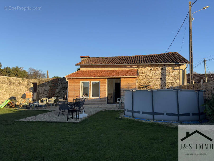 Maison à CHASSENEUIL-SUR-BONNIEURE