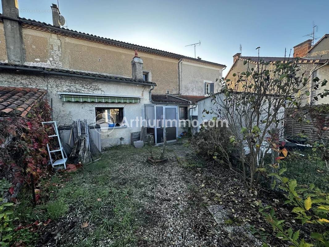 Maison à SAINT-ASTIER