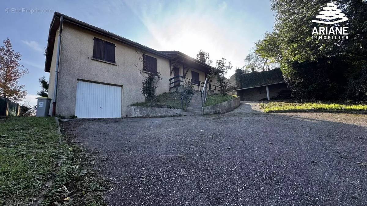 Maison à SAINT-BONNET-DE-MURE