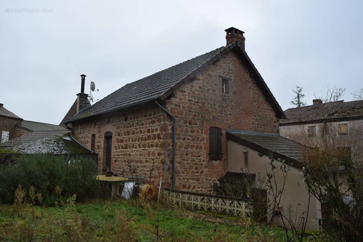 Maison à MONTAIGUET-EN-FOREZ